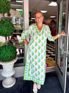Elisabeth Kaftan | Bunch of Daisies | Aqua image 0