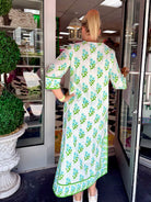 Elisabeth Kaftan | Bunch of Daisies | Aqua image 1